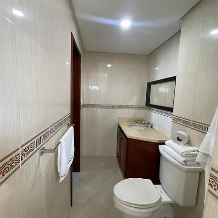 Apartamento 504 El Laguito 1 *