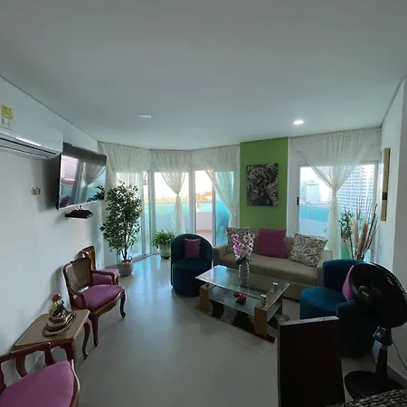 Apartamento 504 El Laguito 1